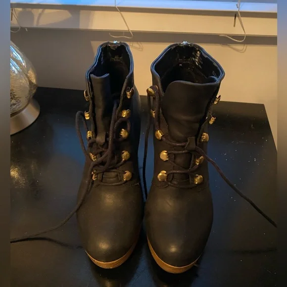 Steve Madden Boots - Picture 1 of 5
